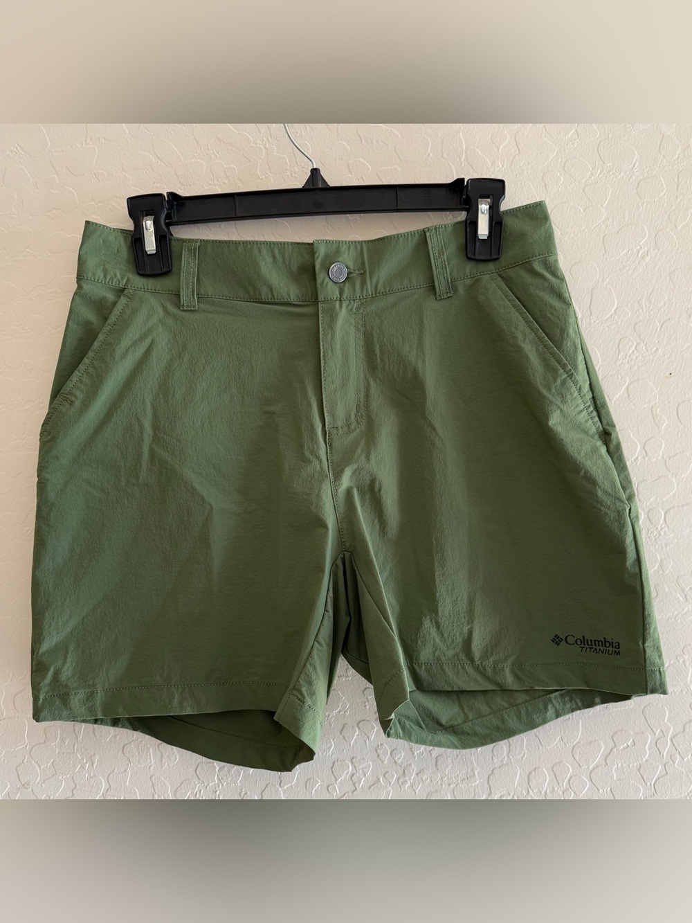 Columbia, size 6 long, green Titanium hiking shorts